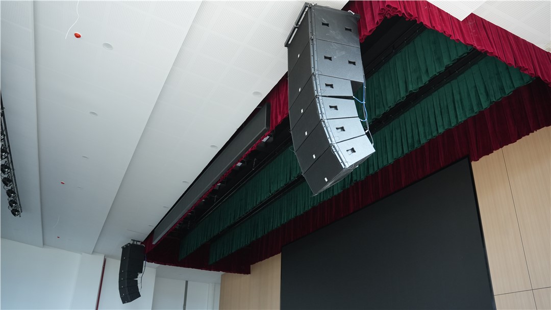 報(bào)告廳擴(kuò)聲選型：線陣列“音箱組合”與“音柱”到底有何區(qū)別？